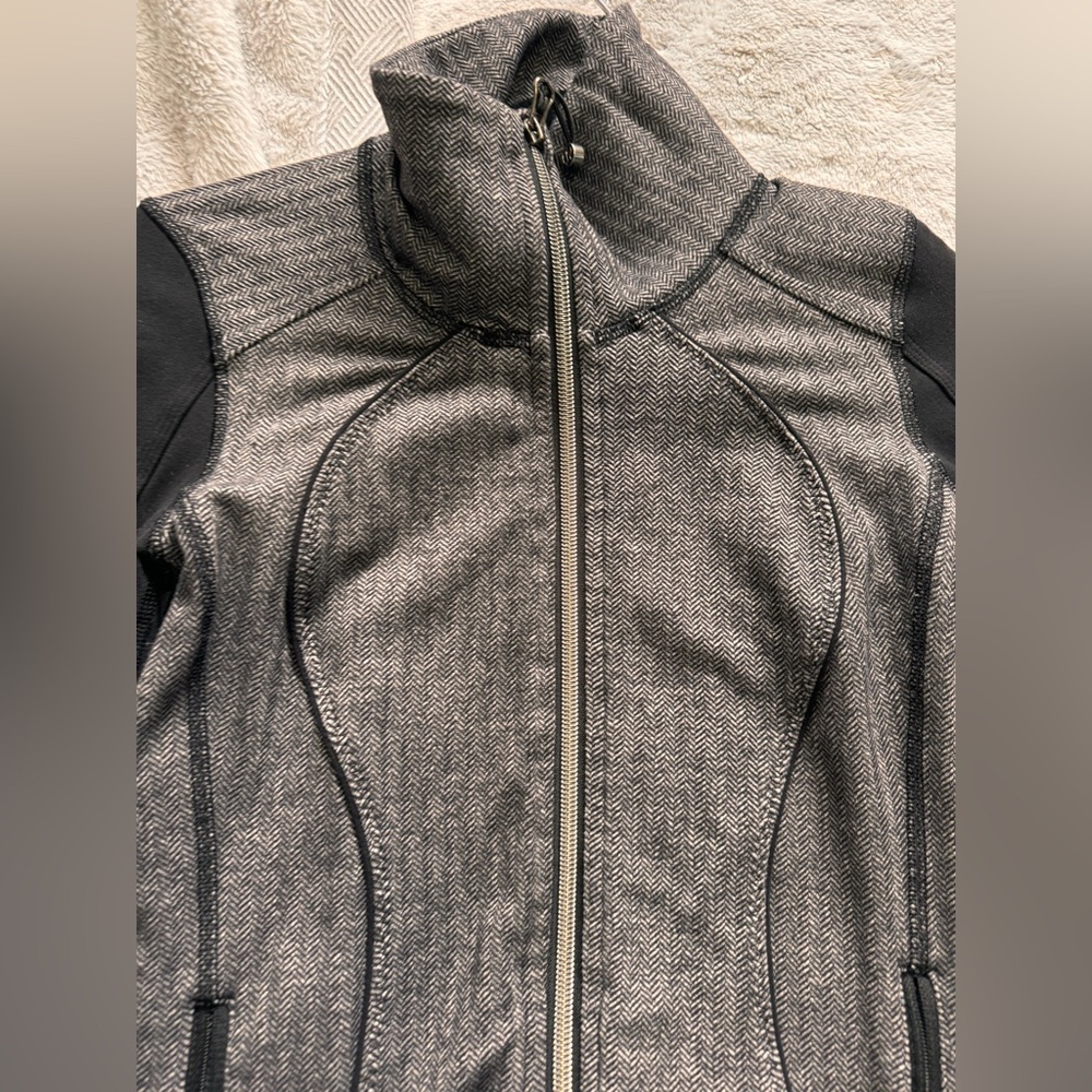 LULULEMON🖤 Jacket - Picture 3 of 5